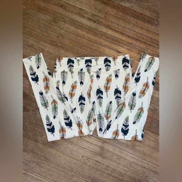LuLaRoe TC2 Feathers Leggings • Unicorn Collection • Native Tribal •Adult 18-26+ - Picture 5 of 16